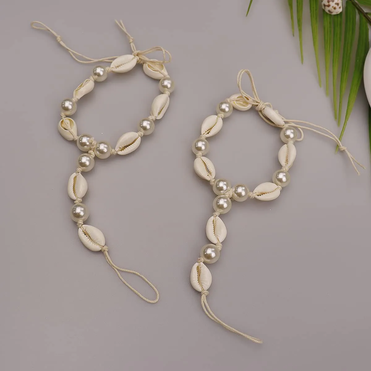 Bohemian Handmade Shell Starfish Barefoot Sandals 2pcs Beach Wedding Foot Chain with Toe Ring for Bride Turquoise Crystal Pearl Beaded Anklet Accessory (Ivory shell)
